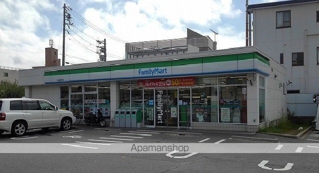 コンビニ　ファミリーマート（コンビニ）まで600m