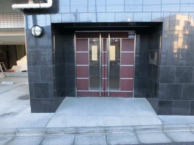 エントランス　オートロック付きのエントランス