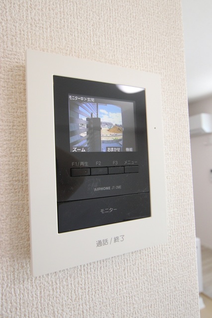 セキュリティ　ＴＶモニターホンで来客時顔が見れて安心です♪