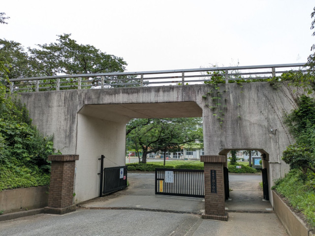 小学校　千葉市立源小学校（小学校）まで100m