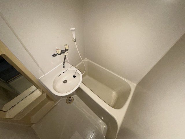 バス・シャワールーム　お風呂です