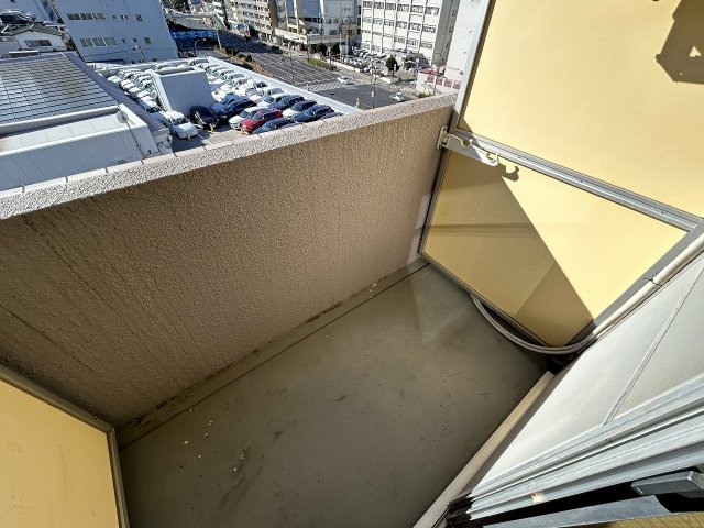 バルコニー　暖かな日差しのふりそそぐバルコニー