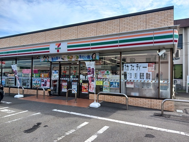 コンビニ　セブンイレブン秋田卸町３丁目店（コンビニ）まで680m