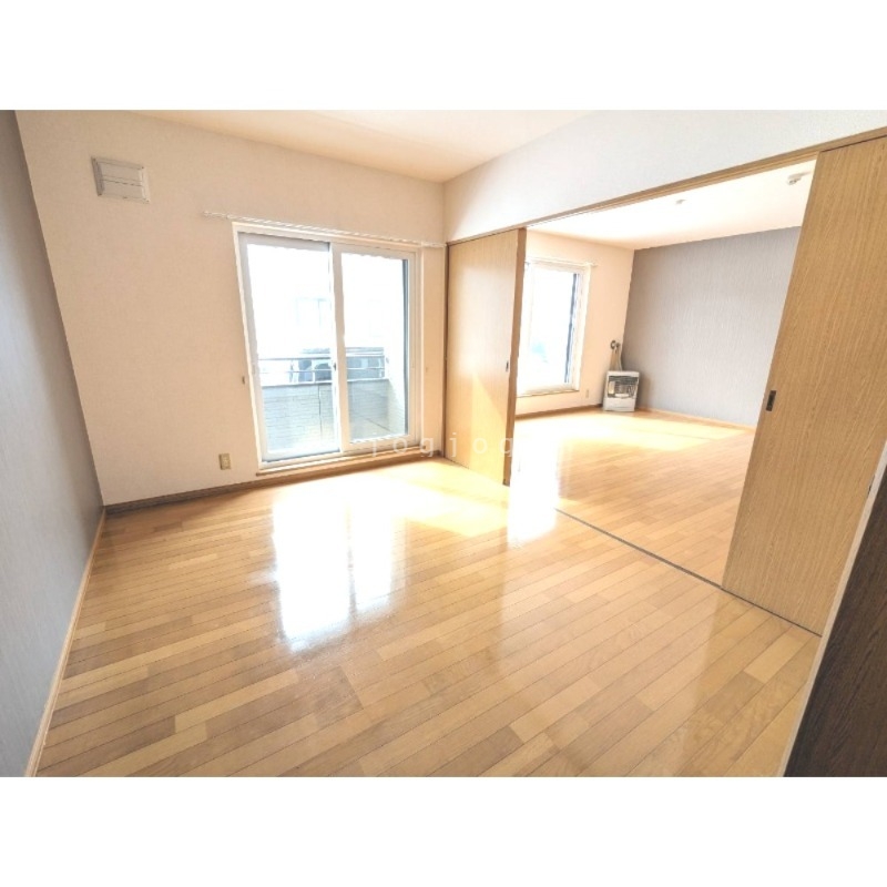 その他部屋・スペース　日当たりの良い明るいお部屋です。