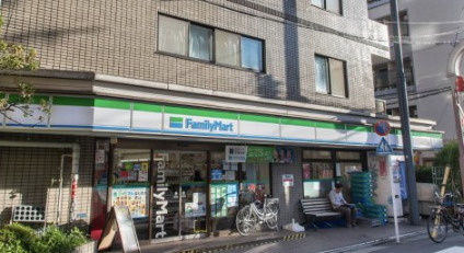 コンビニ　ファミリーマート 小山三丁目店（コンビニ）まで78m
