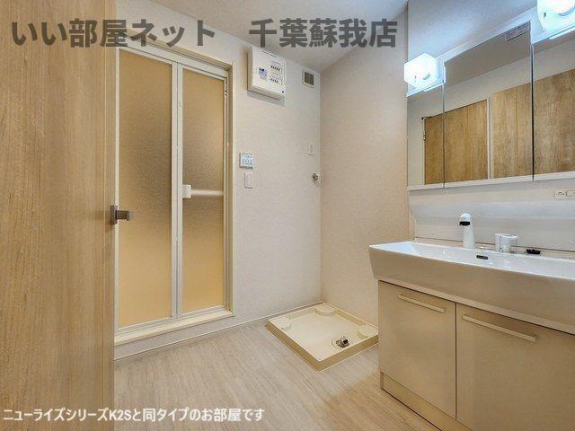洗面設備　明るい洗面所です