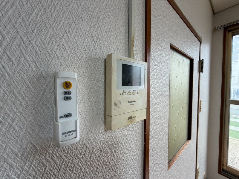 セキュリティ　ＴＶモニター付インターホンです。来客者の顔が見えるので安心！