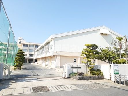 中学校　岡山市立高島中学校（中学校）まで524m