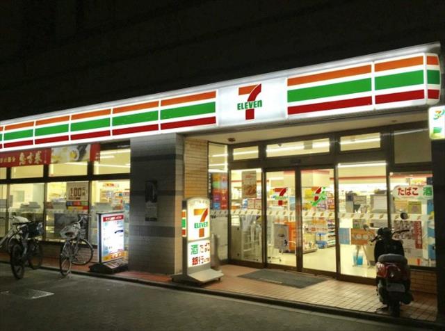 コンビニ　セブンイレブン（コンビニ）まで454m