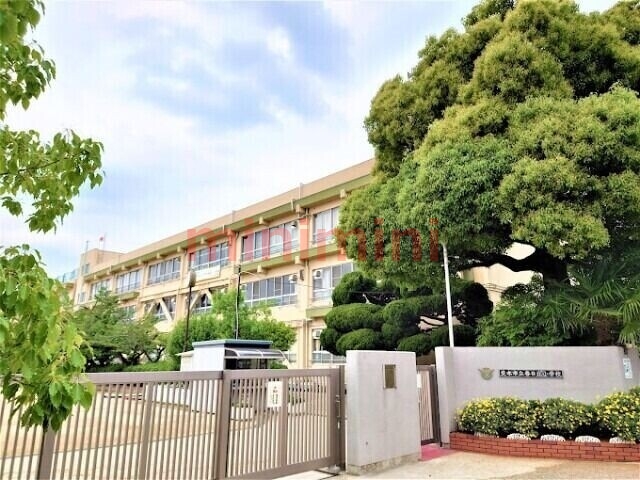 小学校　茨木市立春日丘小学校（小学校）まで261m