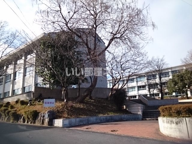 中学校　土岐市立泉中学校（中学校）まで1604m