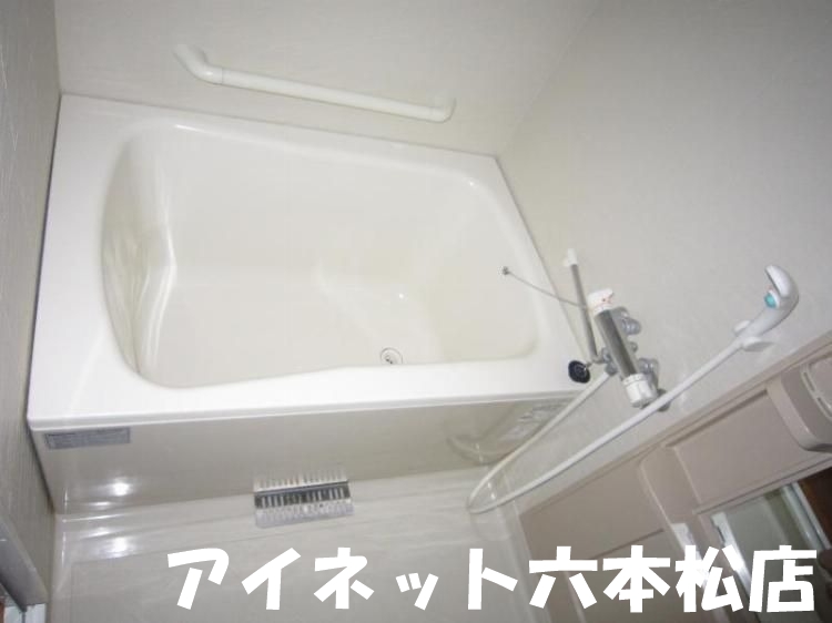 バス・シャワールーム　一日の疲れを癒しましょう。