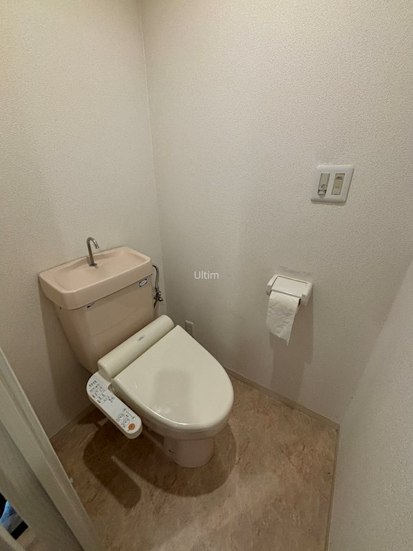 トイレ　別部屋のお写真です。ご参考までに！