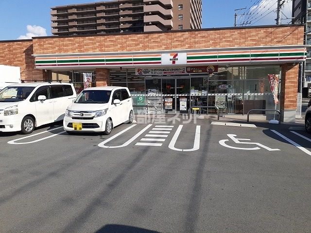 コンビニ　セブンイレブン津市久居駅前店（コンビニ）まで1000m