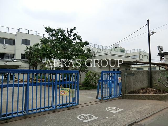 小学校　世田谷区立喜多見小学校（小学校）まで652m
