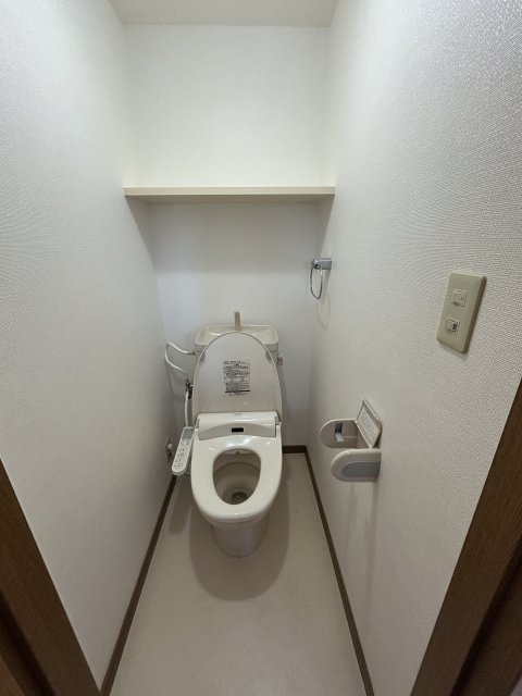 トイレ　※写真は２０５号室です