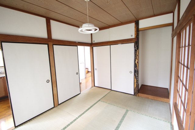 中元貸家の居間写真