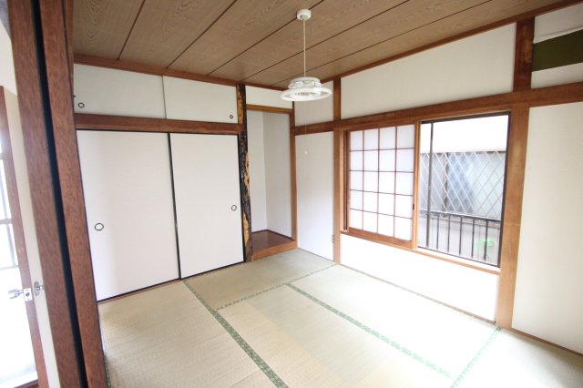 中元貸家の居間写真