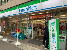 コンビニ　ファミリーマート東川崎町店（コンビニ）まで46m