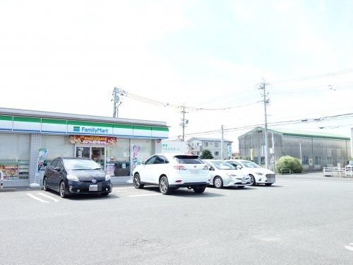 コンビニ　ファミリーマート 愛西日置店（コンビニ）まで393m