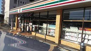 コンビニ　セブンイレブン 福岡箱崎7丁目店（コンビニ）まで604m