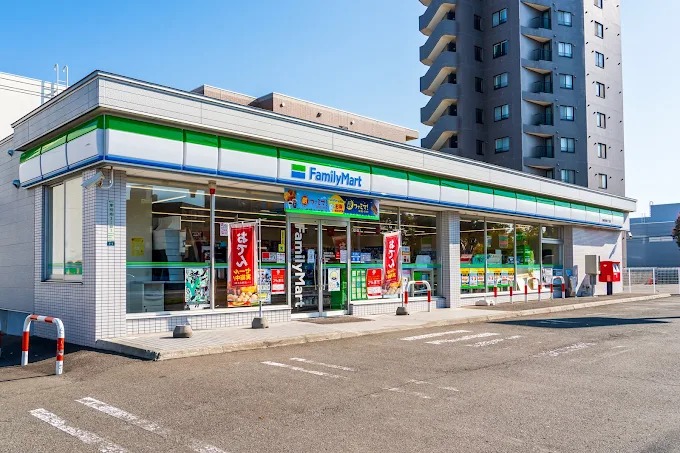 コンビニ　ファミリーマート札幌厚別南3丁目店（コンビニ）まで150m