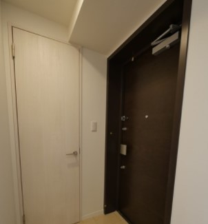 玄関　※別部屋の参考写真です。