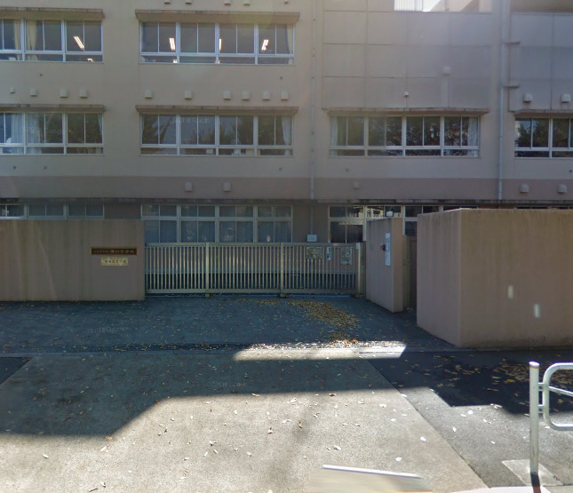 中学校　八王子市立横山中学校（中学校）まで253m