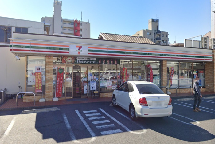 コンビニ　セブンイレブン上飯田南町店（コンビニ）まで300m