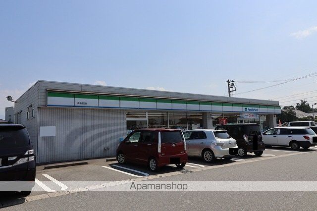 コンビニ　ファミリーマート（コンビニ）まで378m
