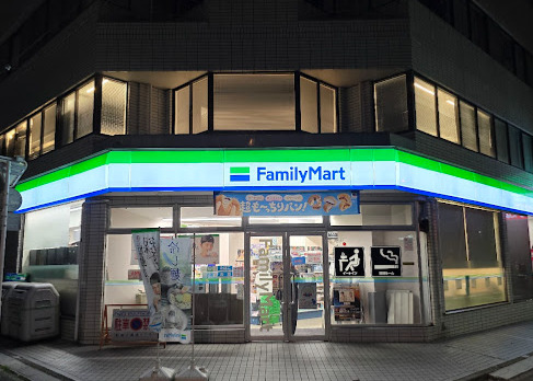 コンビニ　ファミリーマート 恵比寿駅南店（コンビニ）まで224m