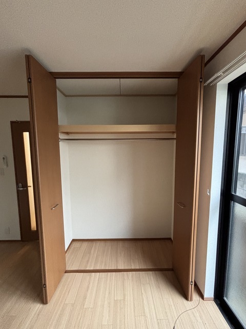 収納　クリーニング前写真
