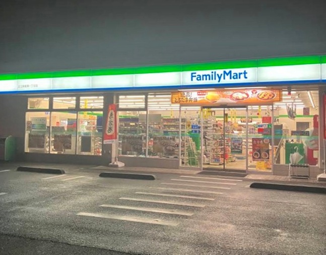 コンビニ　ファミリーマート 足立東綾瀬一丁目店（コンビニ）まで694m