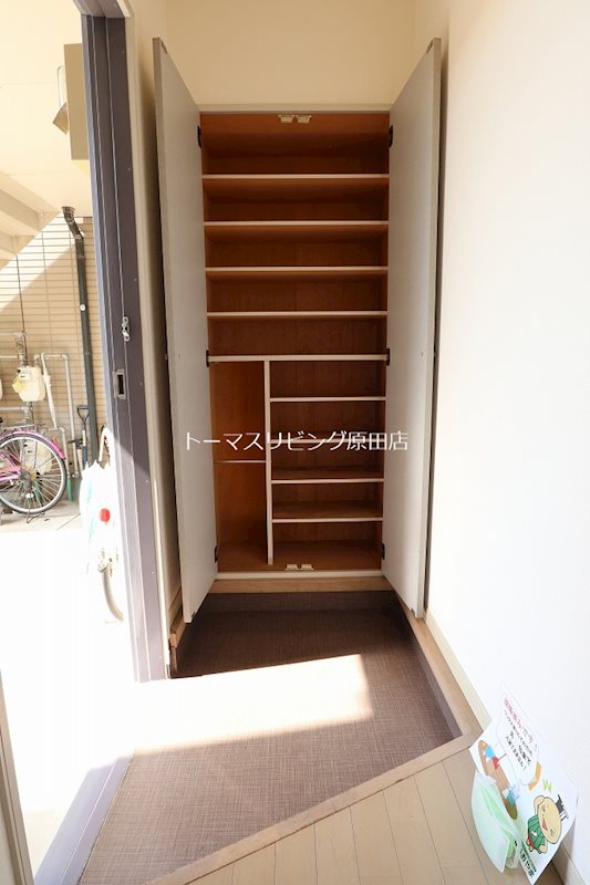 玄関　102号室写真