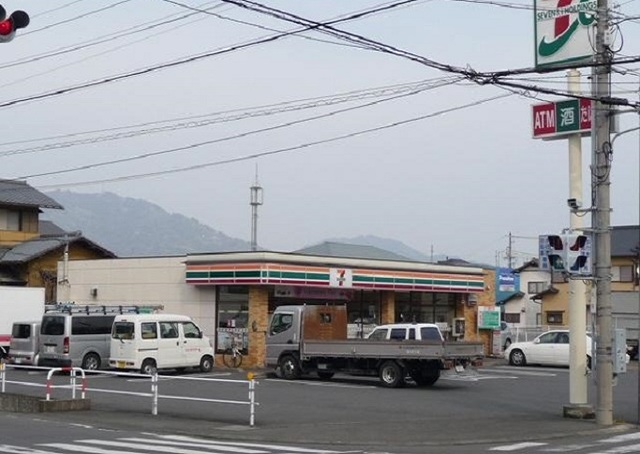 コンビニ　セブンイレブン　小土店（コンビニ）まで732m