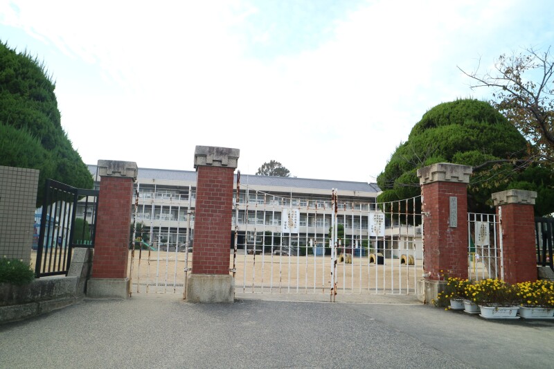 小学校　早島町立早島小学校（小学校）まで620m