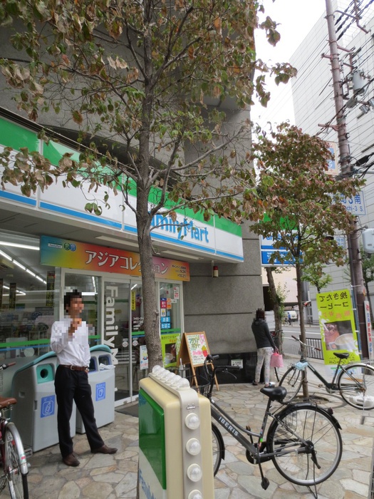 コンビニ　ファミリーマート（コンビニ）まで200m