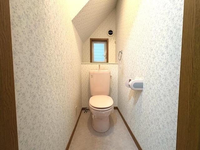 岡山町戸建のトイレ写真