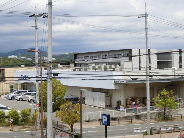 スーパー　サンディ箕面小野原店（スーパー）まで74m