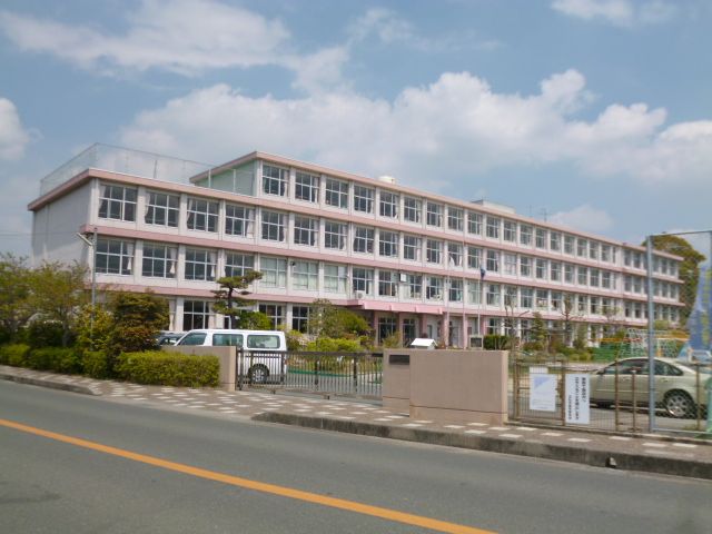 小学校　浜松市立富塚小学校（小学校）まで758m