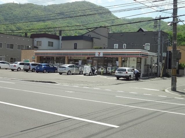コンビニ　セブンイレブン札幌啓明店（コンビニ）まで861m