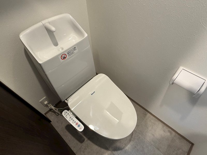 京王線 明大前駅 徒歩10分 4階建 築1年のトイレ写真