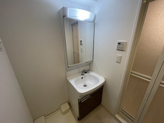 洗面設備　モデル写真