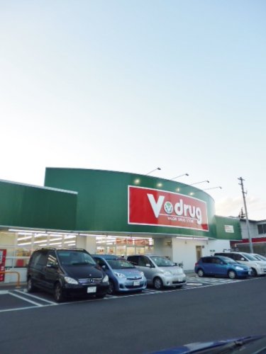 ドラックストア　Ｖ・ｄｒｕｇ中部薬品辻本通店（ドラッグストア）まで822m