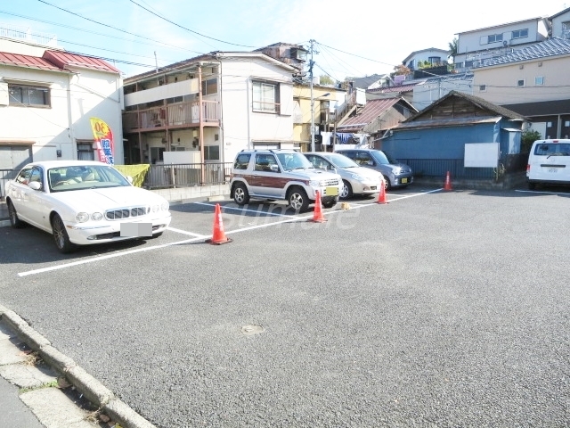 駐車場　近隣に駐車場ございます！！