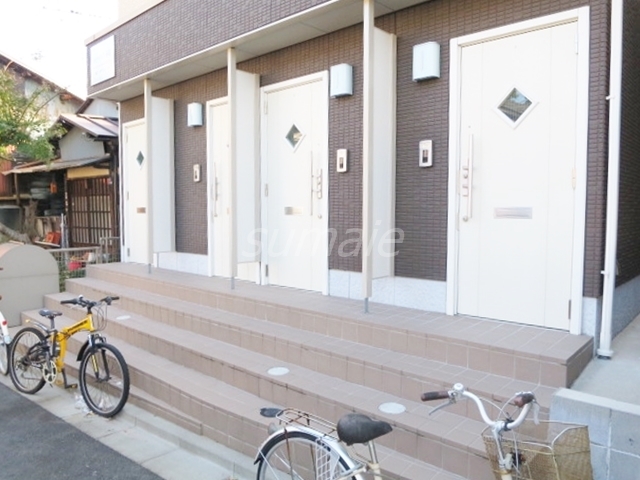 エントランス　入り口部分はこの様になっております☆