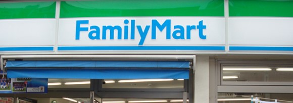 コンビニ　ファミリーマート綾瀬二丁目店（コンビニ）まで68m