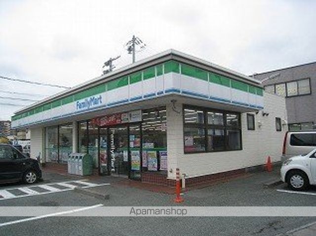 コンビニ　ファミリーマート（コンビニ）まで522m