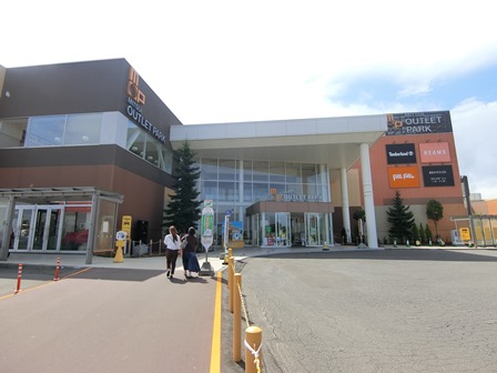 コンビニ　セブンイレブン北広島三井アウトレットパーク店（コンビニ）まで694m