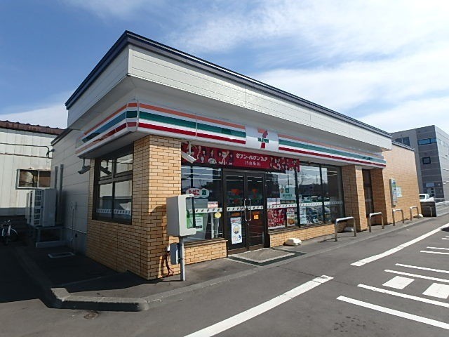 コンビニ　セブンイレブン苫小牧元中野店（コンビニ）まで756m